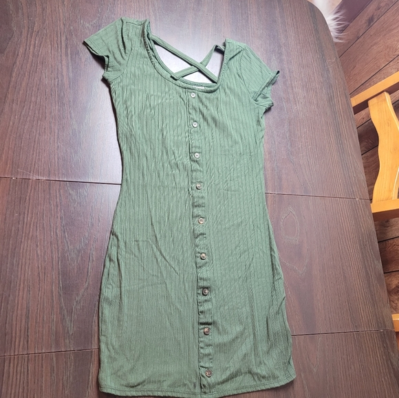 No boundaries Green day dress - Picture 2 of 9